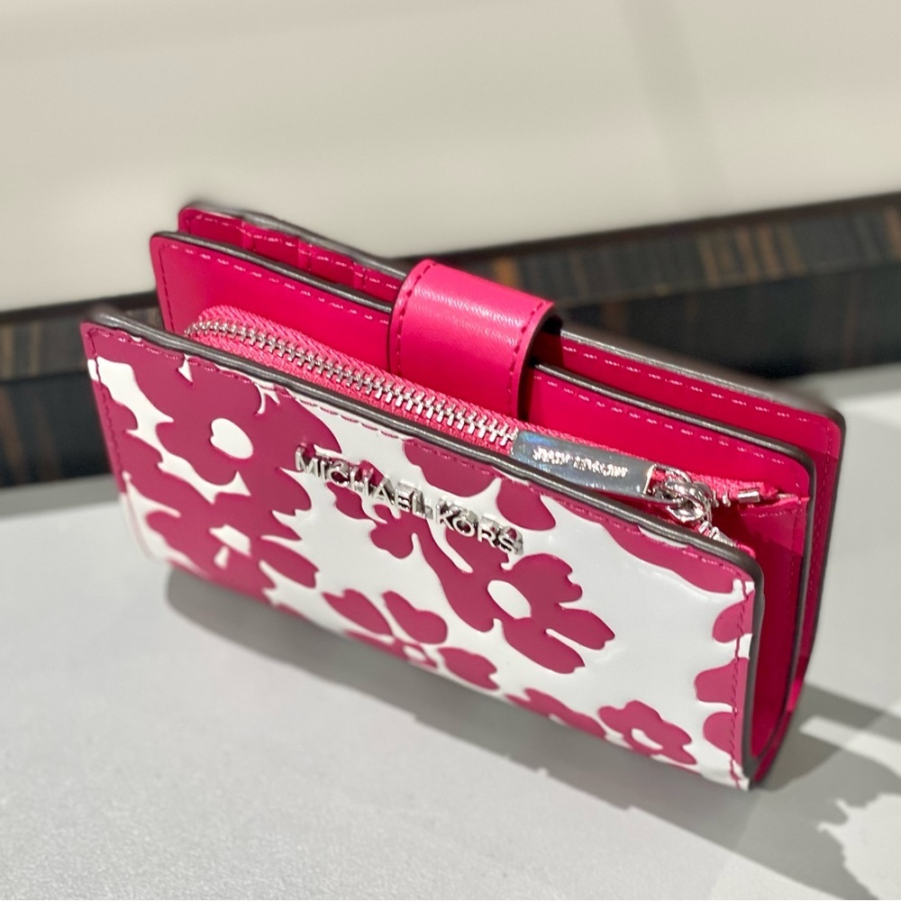 Michael Kors Jet Set Medium Floral Print Bi-Fold Wallet - Picture 7 of 10
